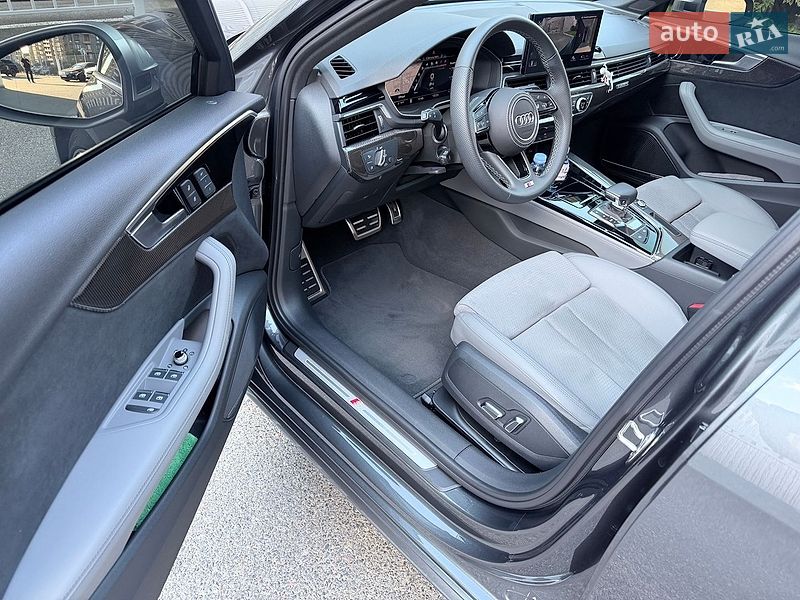 Седан Audi A4 2023 в Києві