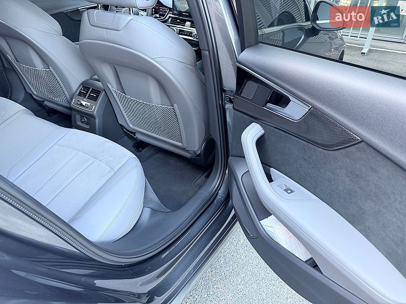 Седан Audi A4 2023 в Києві