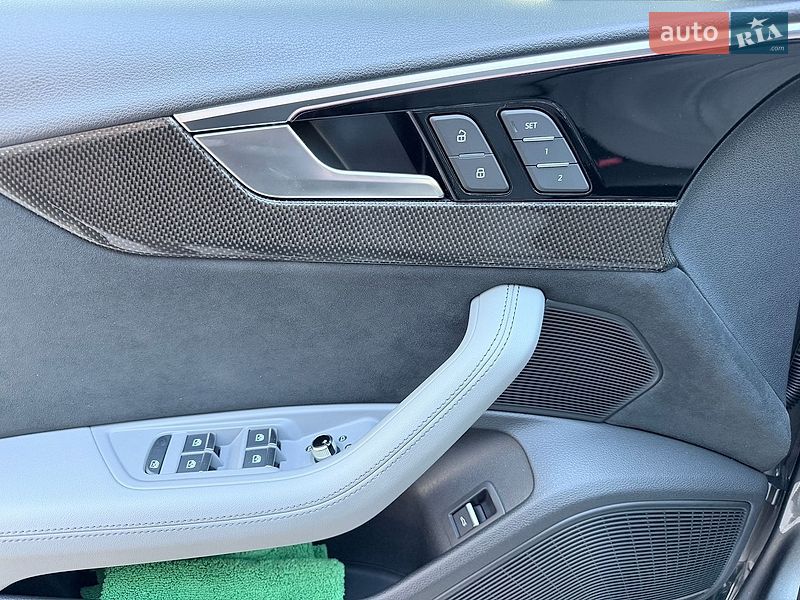 Седан Audi A4 2023 в Києві