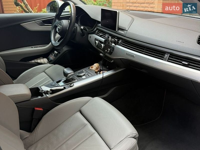 Седан Audi A4 2017 в Полтаві