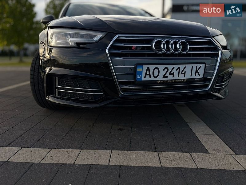 Седан Audi A4 2016 в Мукачевому