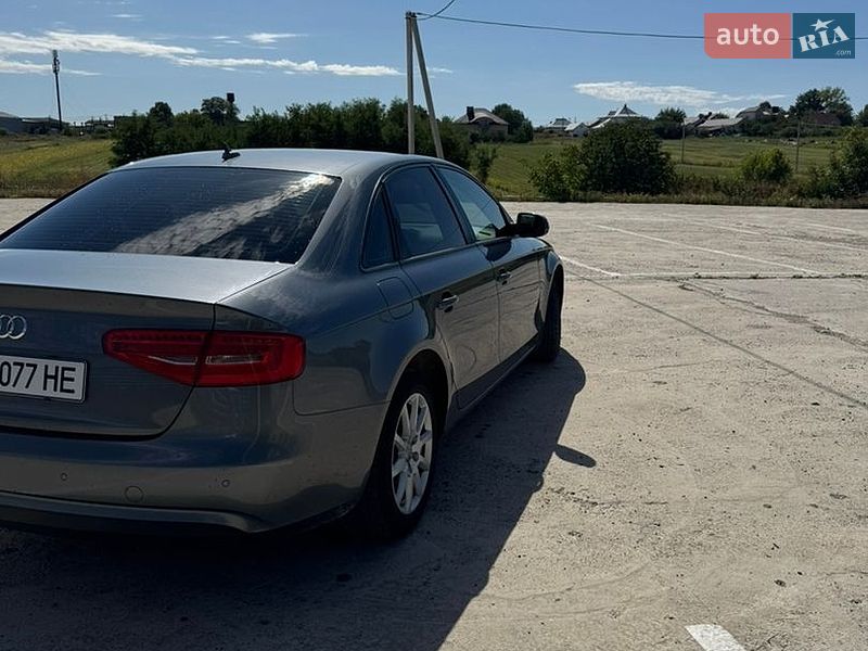 Седан Audi A4 2012 в Черновцах