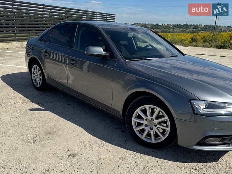 Седан Audi A4 2012 в Черновцах