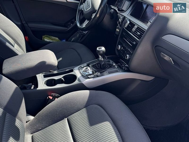 Седан Audi A4 2012 в Черновцах