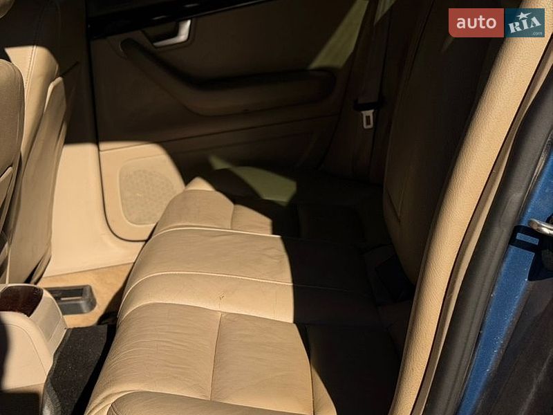 Седан Audi A4 2004 в Кременчуці