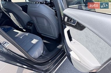 Седан Audi A4 2023 в Києві