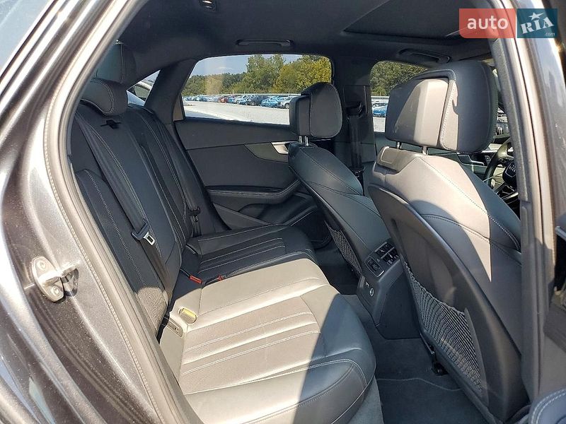 Седан Audi A4 2021 в Львове