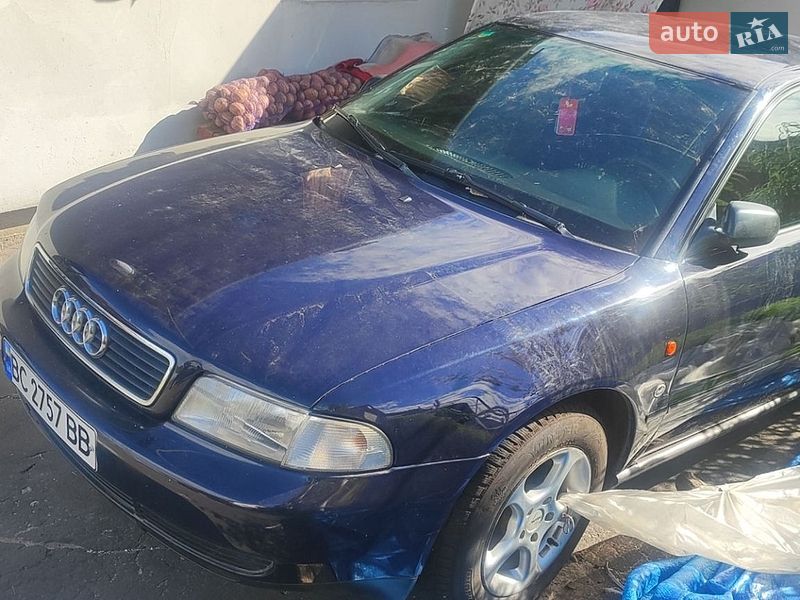 Седан Audi A4 1995 в Шептицькому
