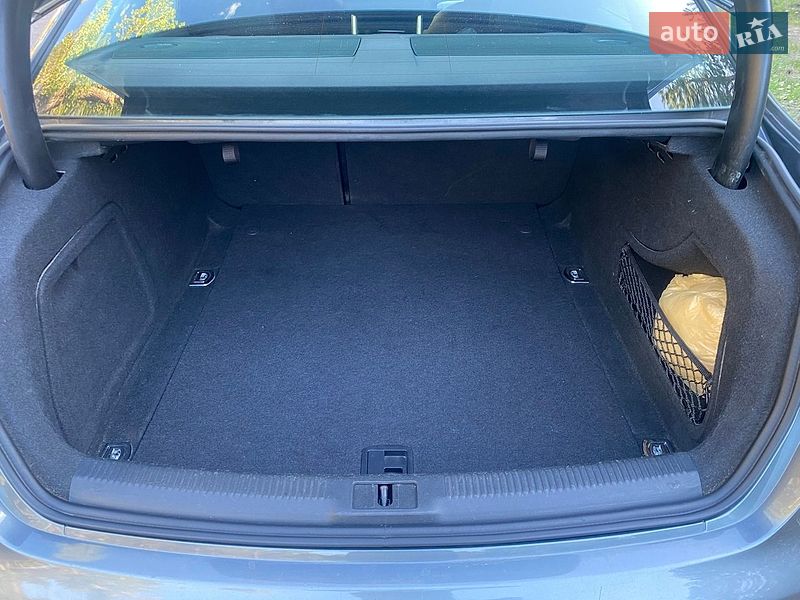 Седан Audi A4 2015 в Кропивницком