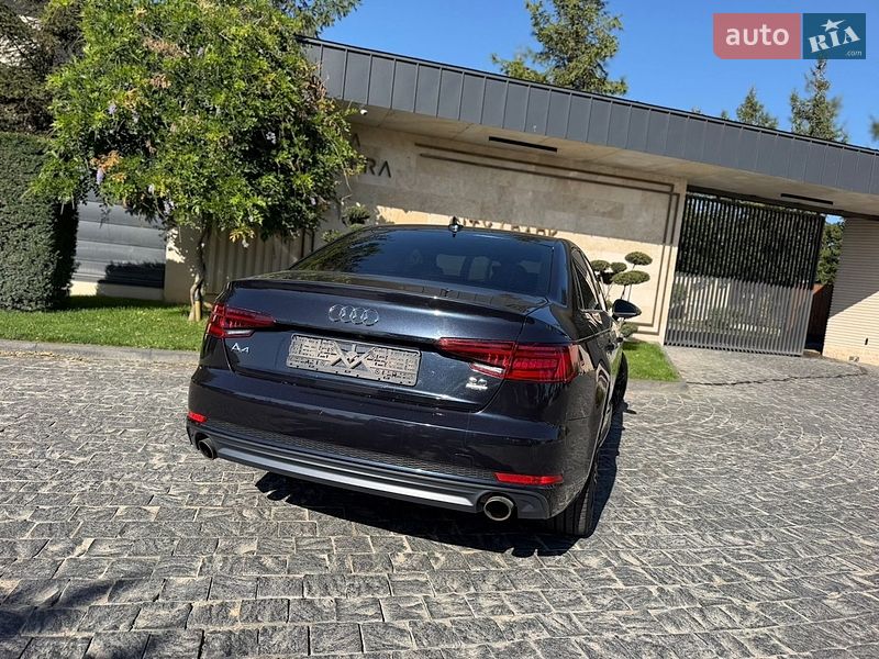 Седан Audi A4 2018 в Львове