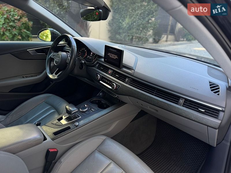 Седан Audi A4 2018 в Львове