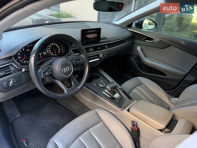 Седан Audi A4 2018 в Львове