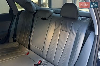 Седан Audi A4 2018 в Львове