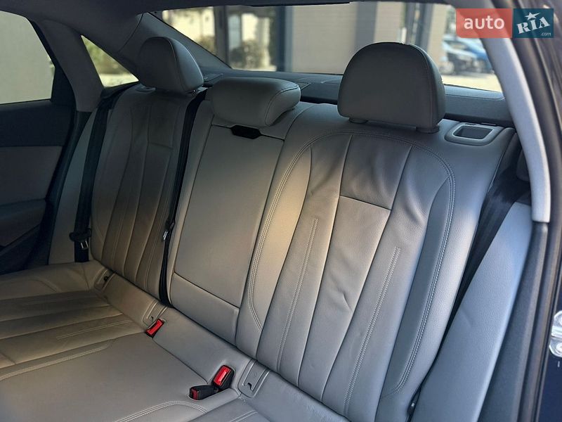 Седан Audi A4 2018 в Львове