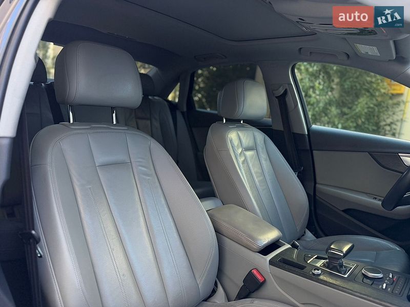 Седан Audi A4 2018 в Львове