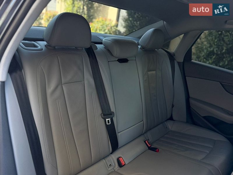 Седан Audi A4 2018 в Львове