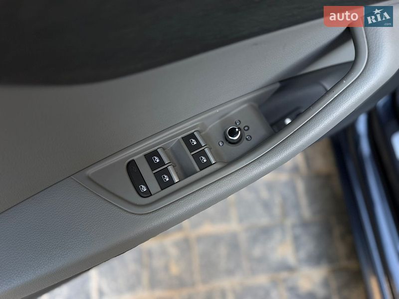 Седан Audi A4 2018 в Львове