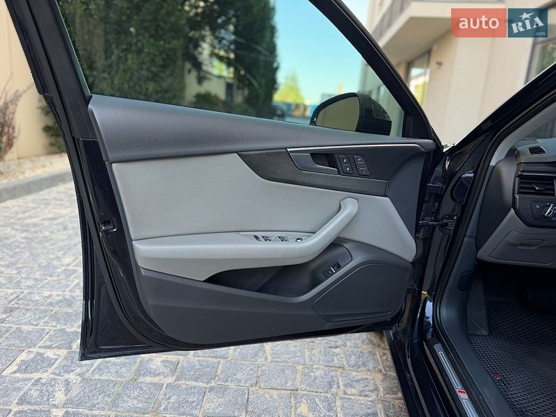 Седан Audi A4 2018 в Львове