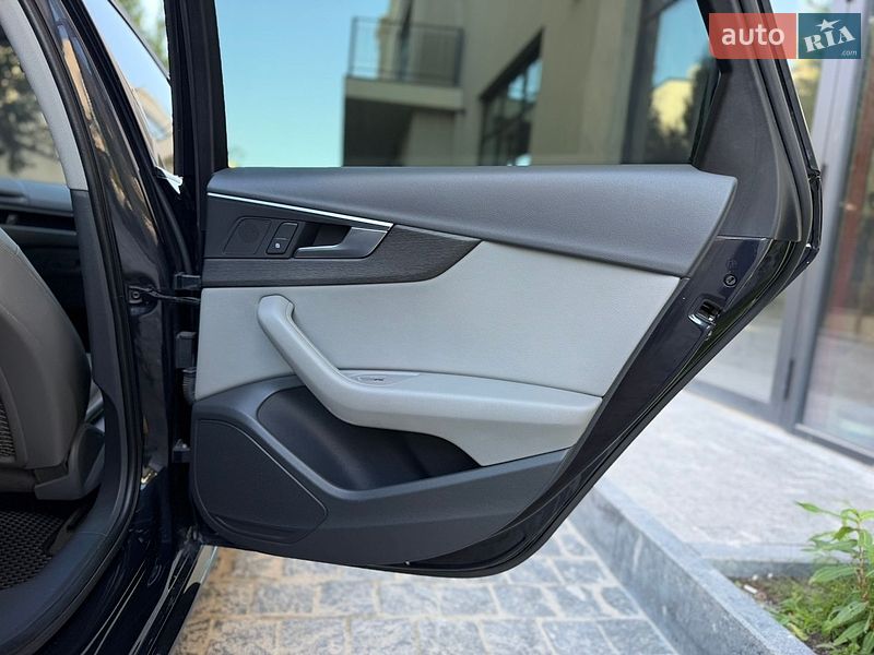 Седан Audi A4 2018 в Львове