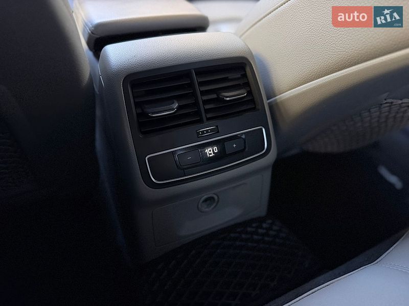 Седан Audi A4 2018 в Львове