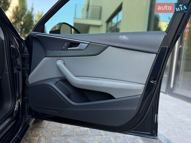 Седан Audi A4 2018 в Львове