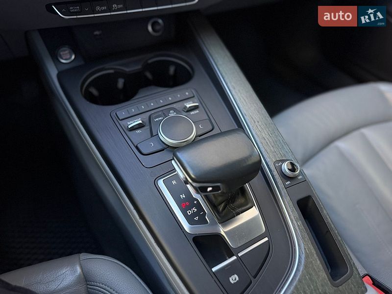 Седан Audi A4 2018 в Львове
