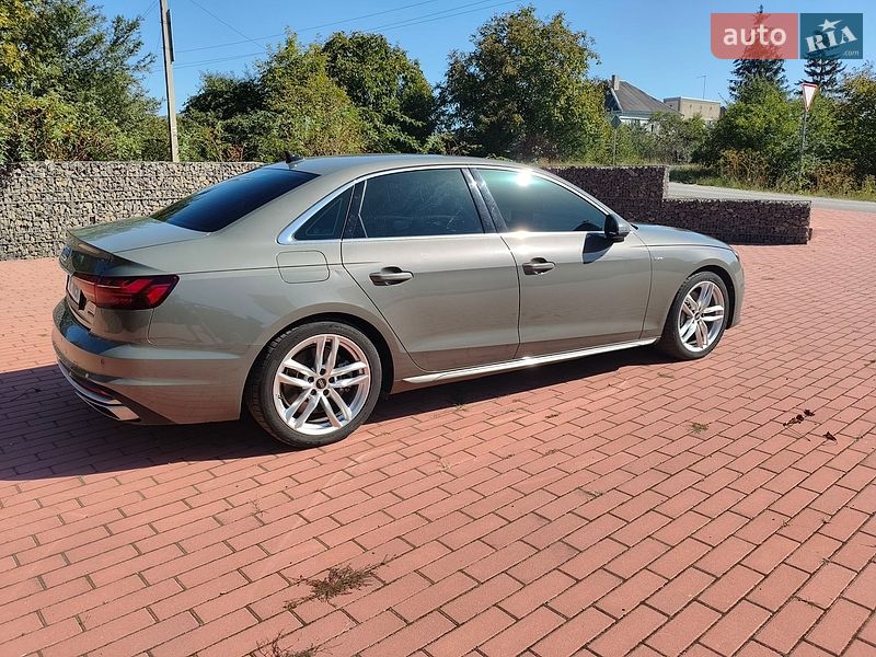 Седан Audi A4 2023 в Івано-Франківську