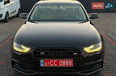 Седан Audi A4 2014 в Ужгороді