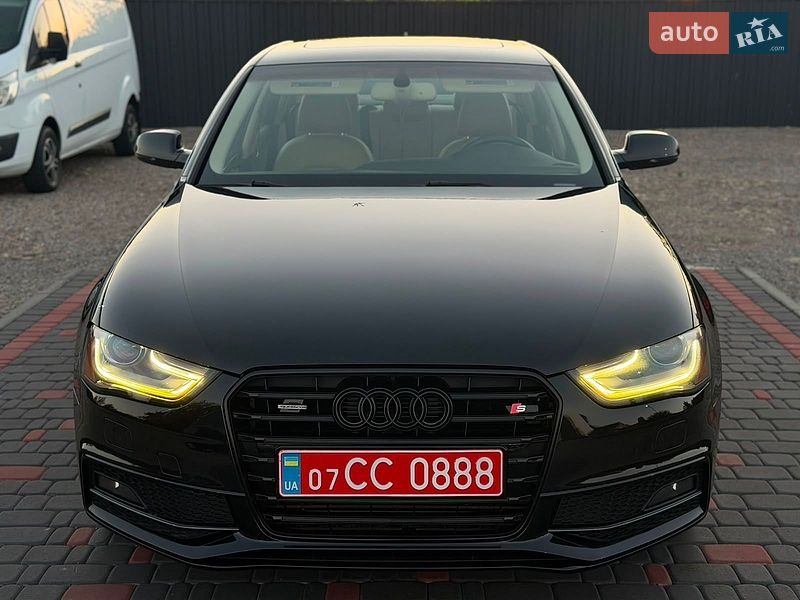 Седан Audi A4 2014 в Ужгороді