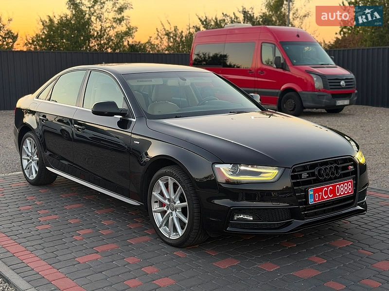 Седан Audi A4 2014 в Ужгороді