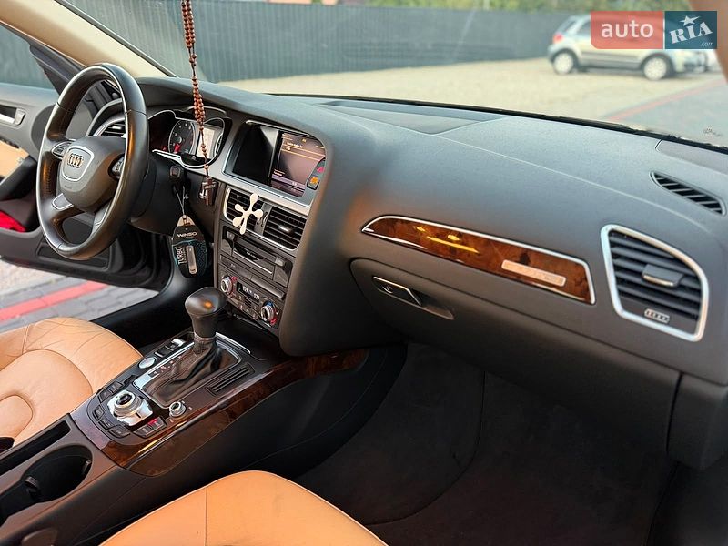 Седан Audi A4 2014 в Ужгороді