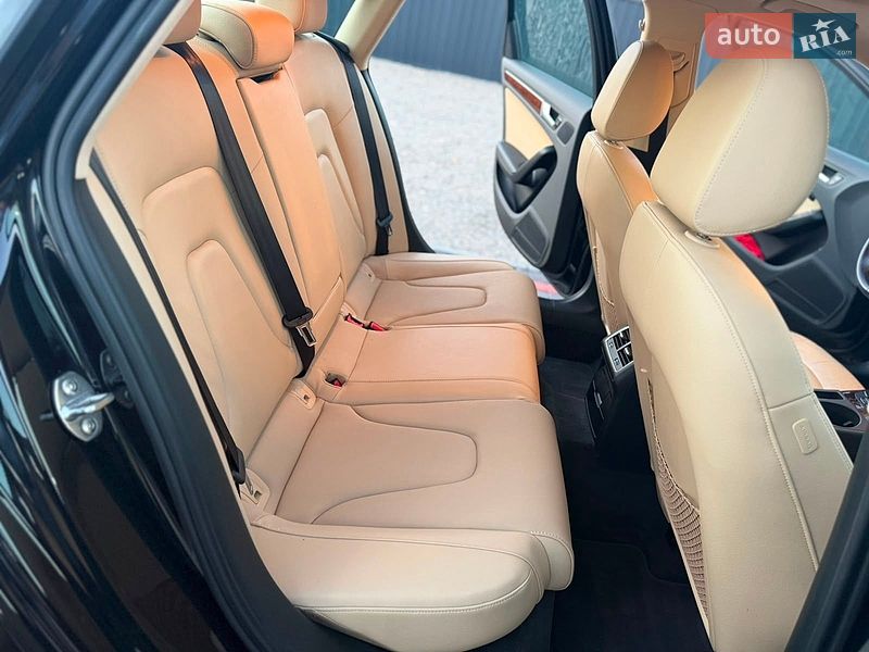 Седан Audi A4 2014 в Ужгороді