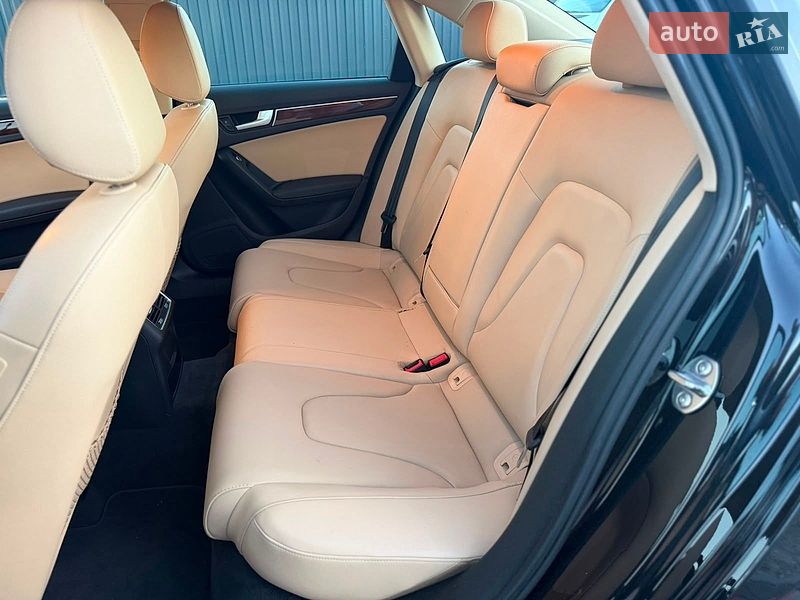 Седан Audi A4 2014 в Ужгороді