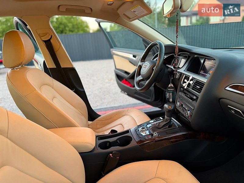Седан Audi A4 2014 в Ужгороді