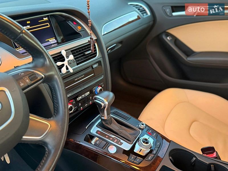 Седан Audi A4 2014 в Ужгороді