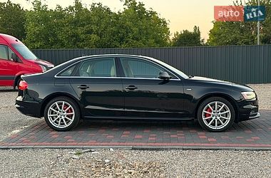 Седан Audi A4 2014 в Ужгороді