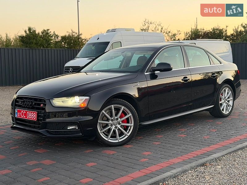 Седан Audi A4 2014 в Ужгороді