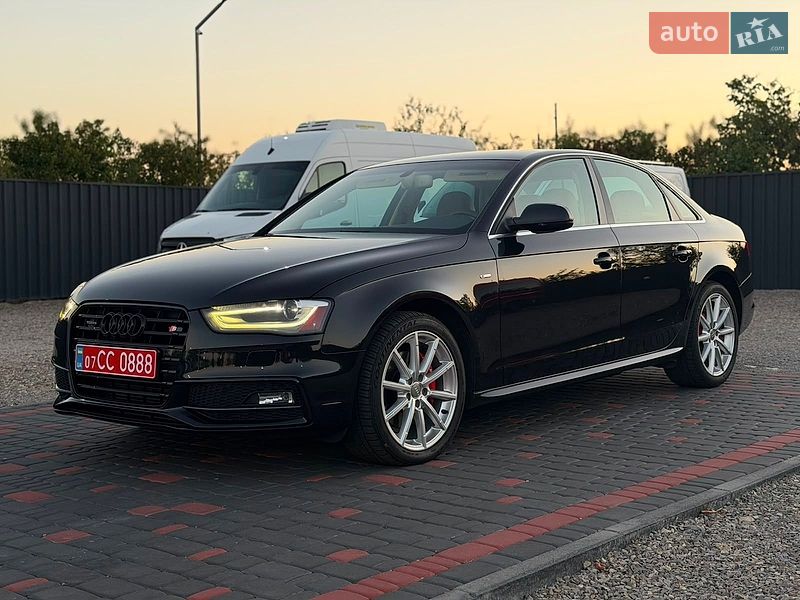 Седан Audi A4 2014 в Ужгороді