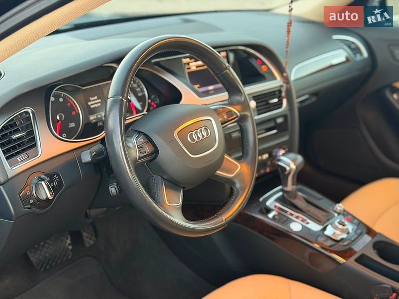 Седан Audi A4 2014 в Ужгороді
