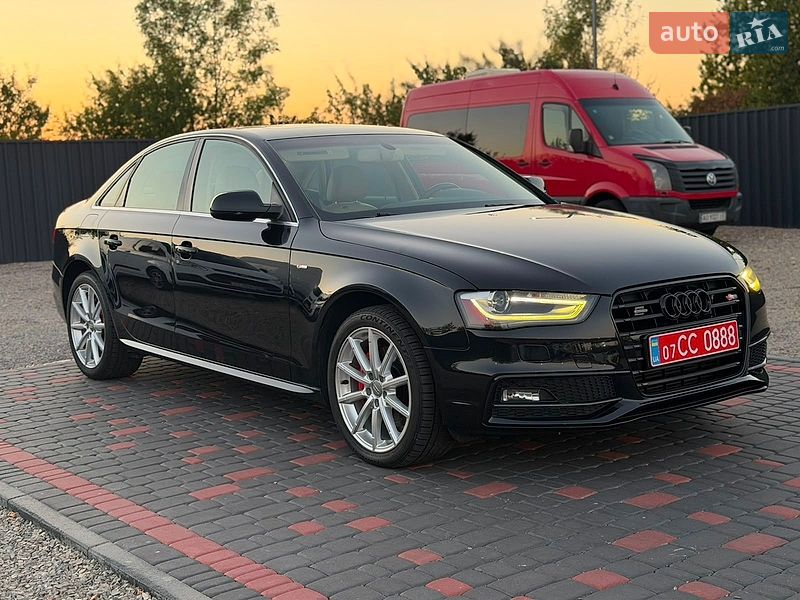Седан Audi A4 2014 в Ужгороді