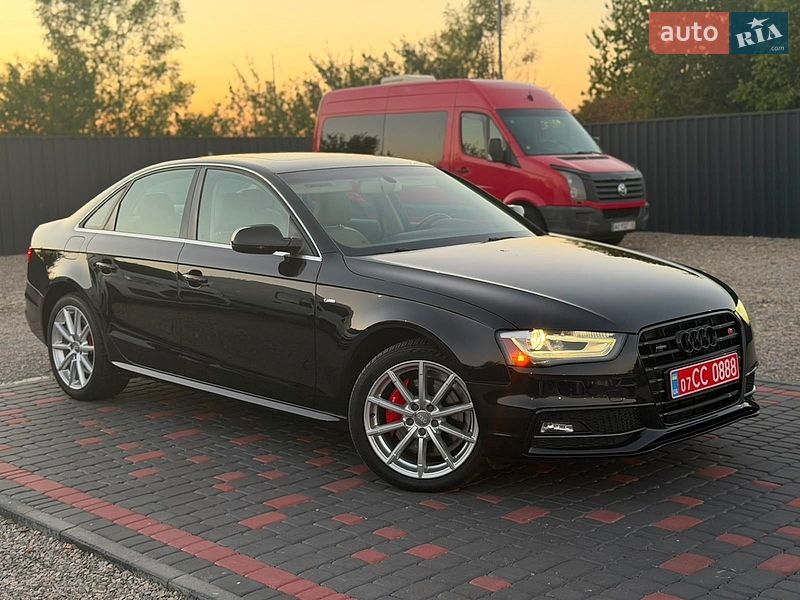 Седан Audi A4 2014 в Ужгороді