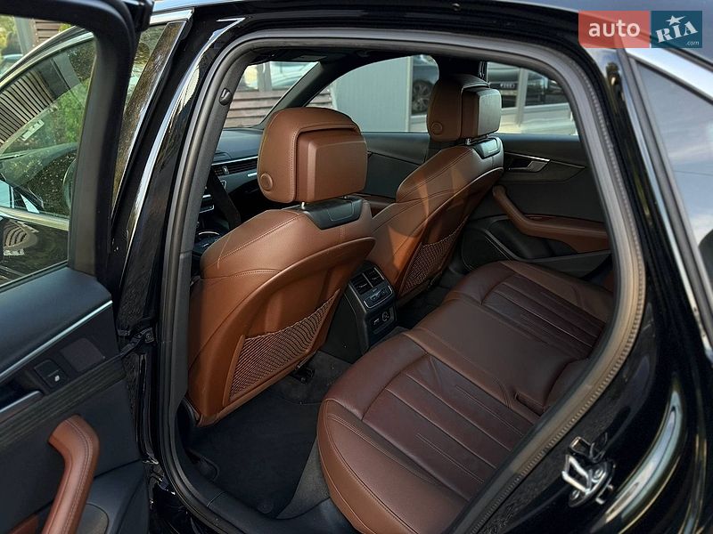 Седан Audi A4 2019 в Львове