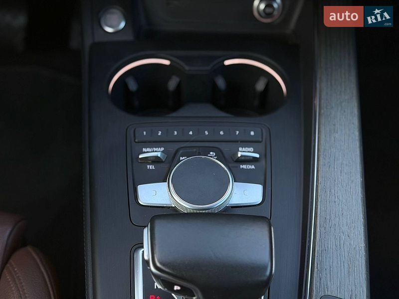 Седан Audi A4 2019 в Львове