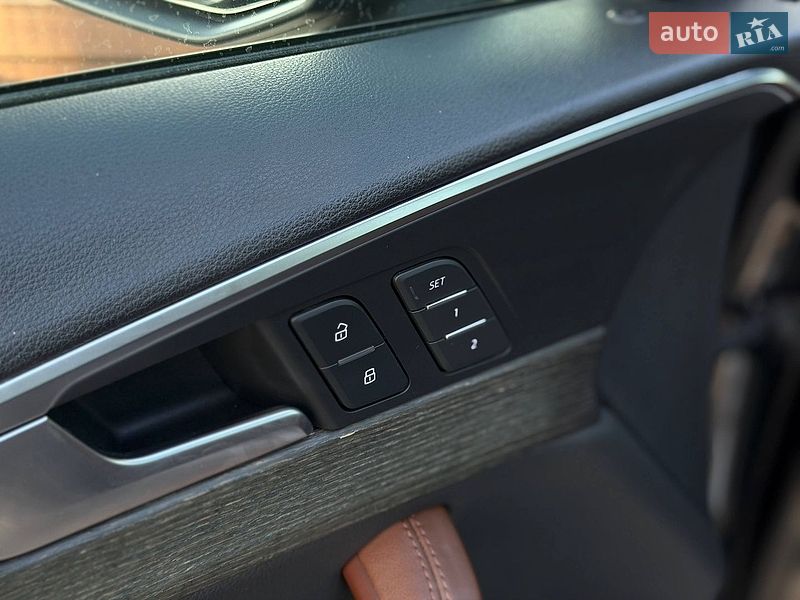 Седан Audi A4 2019 в Львове