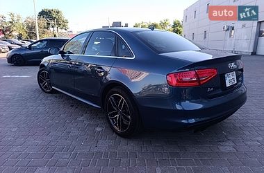 Седан Audi A4 2014 в Львові