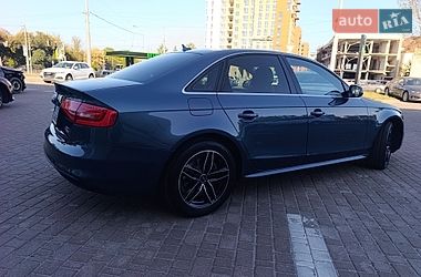 Седан Audi A4 2014 в Львові