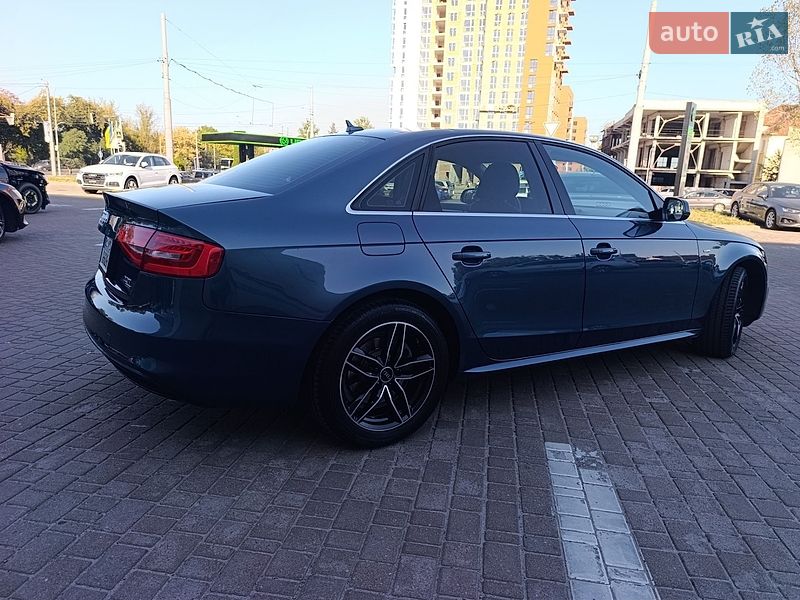 Седан Audi A4 2014 в Львові