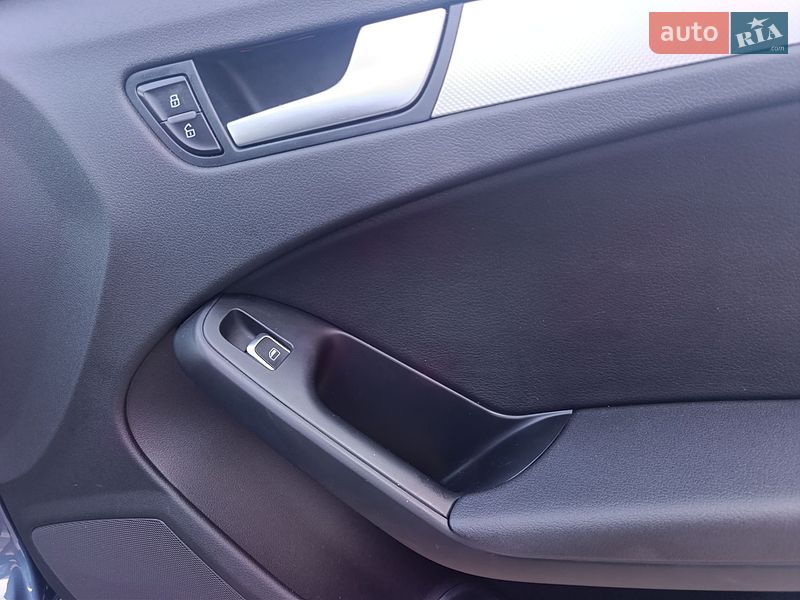 Седан Audi A4 2014 в Львові