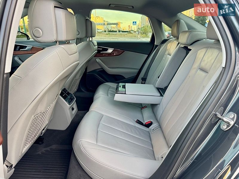 Седан Audi A4 2021 в Києві