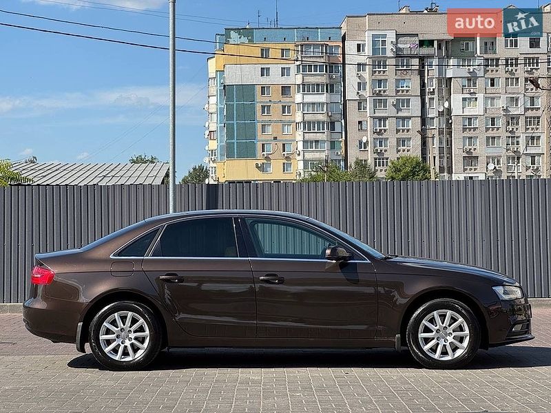 Седан Audi A4 2012 в Днепре